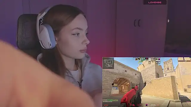 Snapshot of _MayShy_ chatting on October 23, 7:23 pm MayShy online show from October 23, 7:23 pm