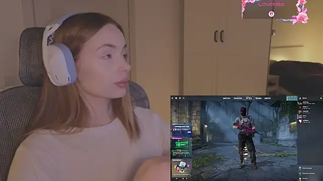 Snapshot of _MayShy_ chatting on October 27, 8:21 pm MayShy online show from October 27, 8:21 pm