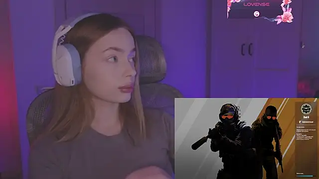 Snapshot of _MayShy_ chatting on November 4, 9:35 am MayShy online show from November 4, 9:35 am