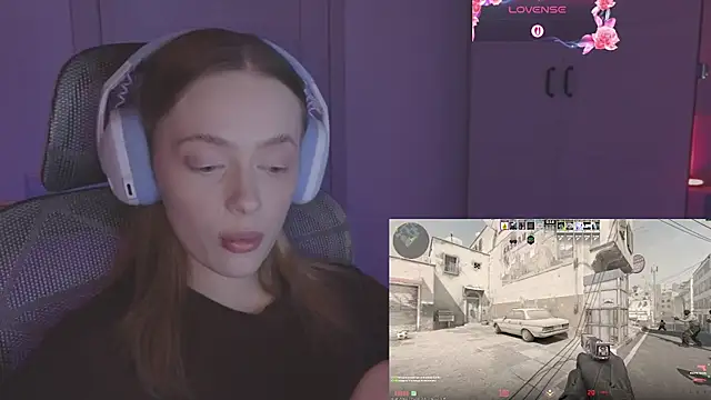 Snapshot of _MayShy_ chatting on October 30, 7:06 am MayShy online show from October 30, 7:06 am