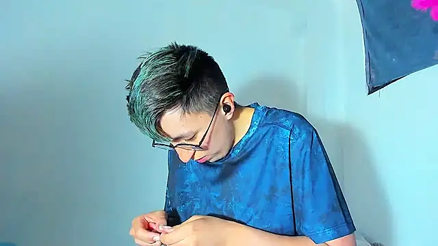 Snapshot of Sexyboy_666 chatting on December 15, 12:22 pm Sexyboy 666 online show from December 15, 12:22 pm