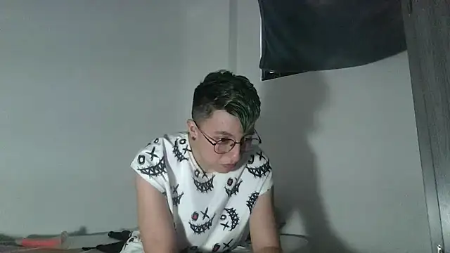 Snapshot of Sexyboy_666 chatting on December 5, 4:16 pm Sexyboy 666 online show from December 5, 4:16 pm