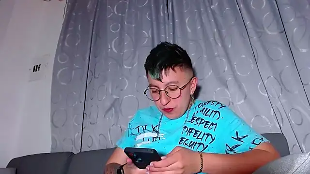 Snapshot of Sexyboy_666 chatting on November 25, 6:36 am Sexyboy 666 online show from November 25, 6:36 am