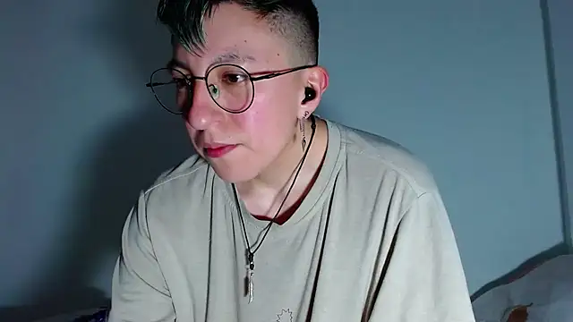 Snapshot of Sexyboy_666 chatting on November 30, 3:40 am Sexyboy 666 online show from November 30, 3:40 am