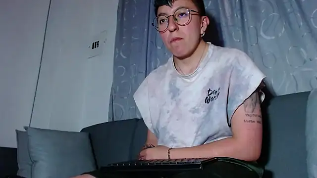 Snapshot of Sexyboy_666 chatting on November 23, 4:28 pm Sexyboy 666 online show from November 23, 4:28 pm