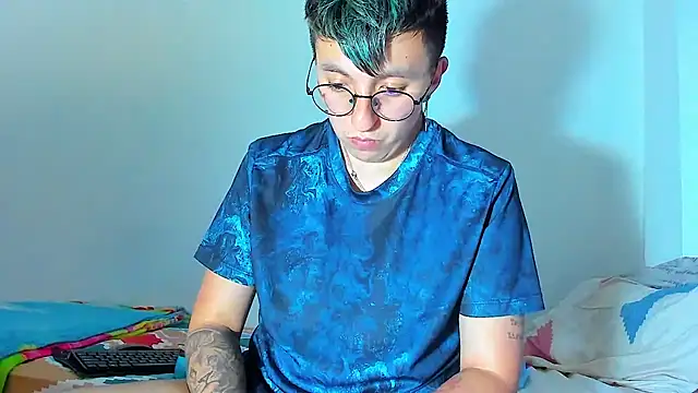 Snapshot of Sexyboy_666 chatting on December 16, 12:59 am Sexyboy 666 online show from December 16, 12:59 am