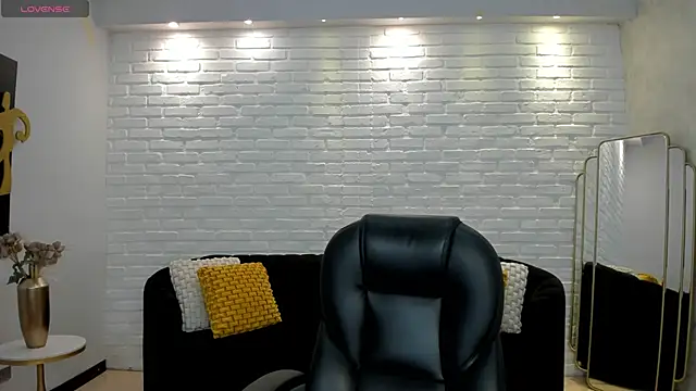 Snapshot of AnaisNin chatting on November 7, 3:11 am AnaisNin online show from November 7, 3:11 am