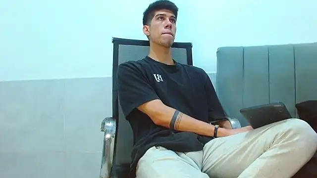 jhony-sex online show from May 1, 3:11 am