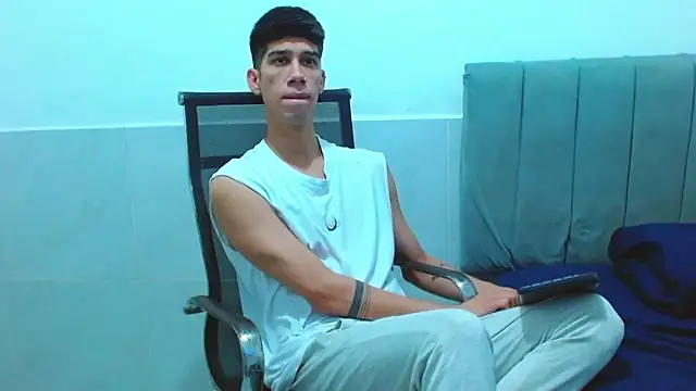 Snapshot of jhony-sex chatting on January 9, 6:20 am jhony-sex online show from January 9, 6:20 am