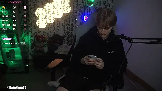 Snapshot of twinkben chatting on September 9, 7:56 pm twinkben online show from September 9, 7:56 pm