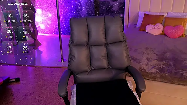  F R A U  online show from October 13, 1:07 am