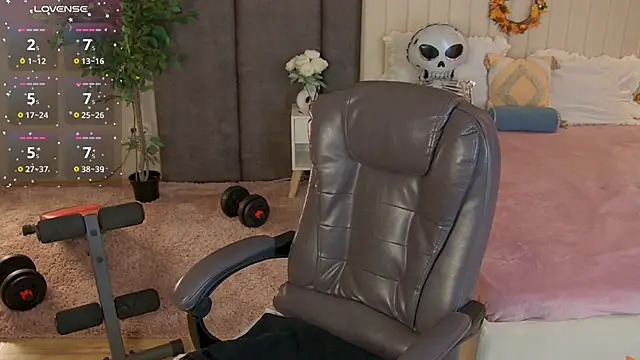  F R A U  online show from October 26, 1:06 am