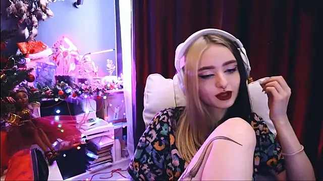 Snapshot of Avi_Nile chatting on January 9, 4:52 am Avi Nile online show from January 9, 4:52 am