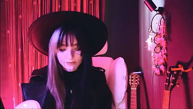 Snapshot of Avi_Nile chatting on November 1, 4:30 am Avi Nile online show from November 1, 4:30 am