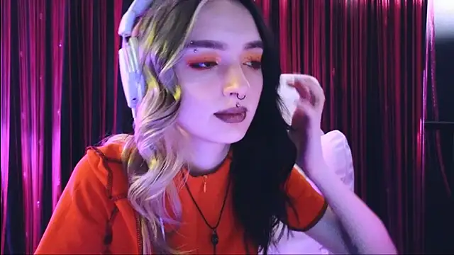 Snapshot of Avi_Nile chatting on March 19, 1:54 am Avi Nile online show from March 19, 1:54 am