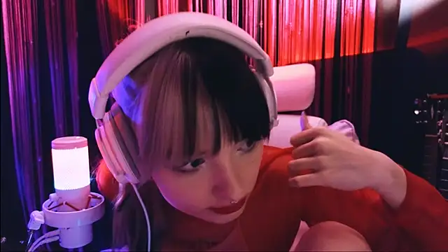 Snapshot of Avi_Nile chatting on December 16, 8:57 pm Avi Nile online show from December 16, 8:57 pm