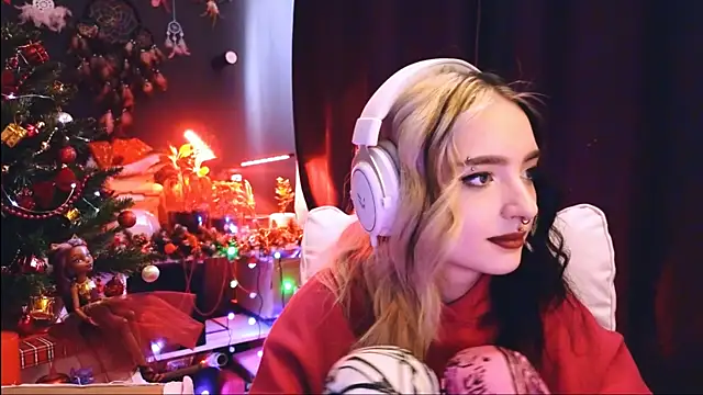 Snapshot of Avi_Nile chatting on December 25, 5:37 am Avi Nile online show from December 25, 5:37 am