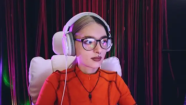 Snapshot of Avi_Nile chatting on March 18, 1:46 am Avi Nile online show from March 18, 1:46 am