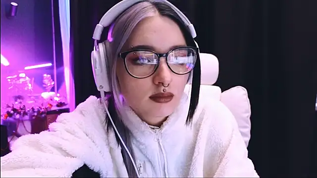 Snapshot of Avi_Nile chatting on January 26, 2:14 am Avi Nile online show from January 26, 2:14 am