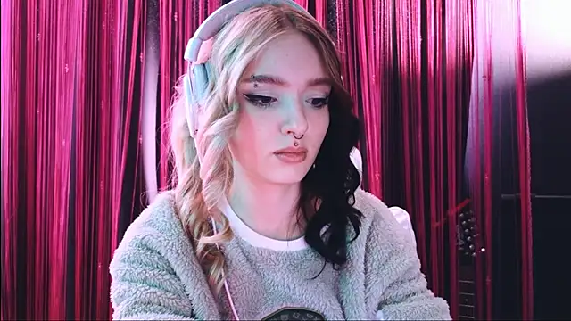 Snapshot of Avi_Nile chatting on March 11, 5:46 am Avi Nile online show from March 11, 5:46 am