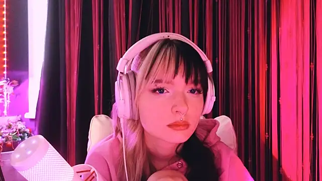 Snapshot of Avi_Nile chatting on January 14, 2:59 am Avi Nile online show from January 14, 2:59 am