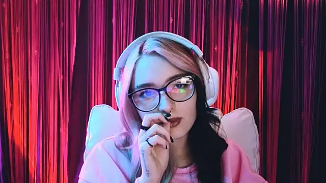 Snapshot of Avi_Nile chatting on February 14, 3:00 am Avi Nile online show from February 14, 3:00 am