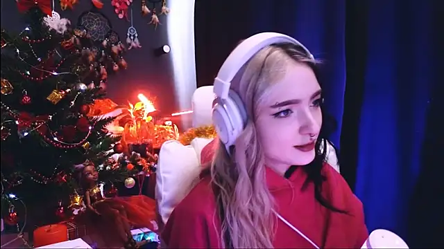 Snapshot of Avi_Nile chatting on December 24, 5:49 am Avi Nile online show from December 24, 5:49 am