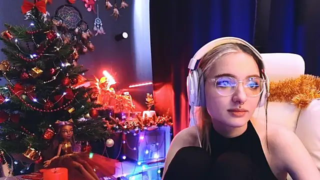 Snapshot of Avi_Nile chatting on December 20, 5:25 am Avi Nile online show from December 20, 5:25 am