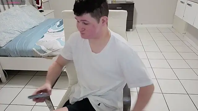 Lorenzo hernandez online show from December 15, 4:24 pm