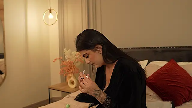 IrisBaker online show from April 21, 9:21 pm