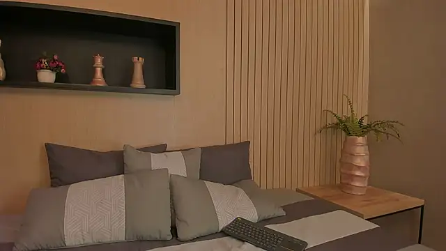 IrisBaker online show from February 18, 10:47 pm