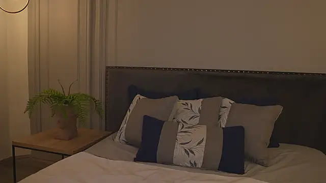 IrisBaker online show from February 12, 10:20 pm