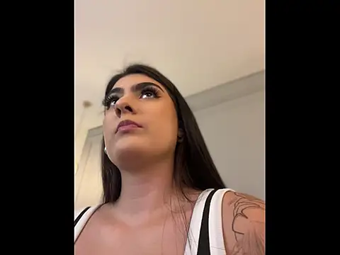 IrisBaker online show from April 12, 9:29 pm