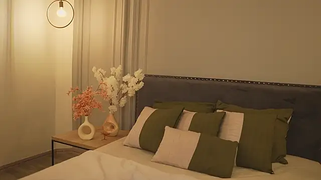 IrisBaker online show from February 28, 10:53 pm