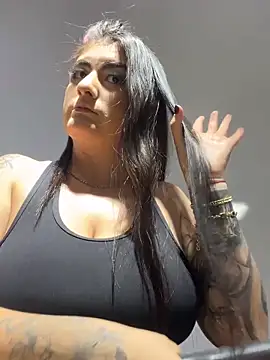 IrisBaker online show from March 6, 10:16 pm