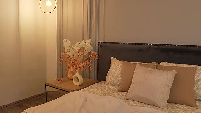 IrisBaker online show from March 30, 12:01 am