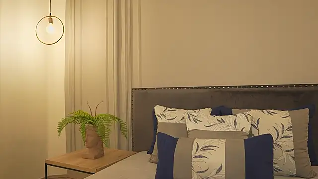 IrisBaker online show from February 13, 10:32 pm