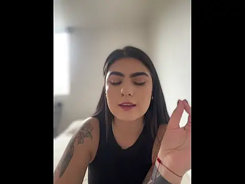 IrisBaker online show from March 8, 7:39 pm