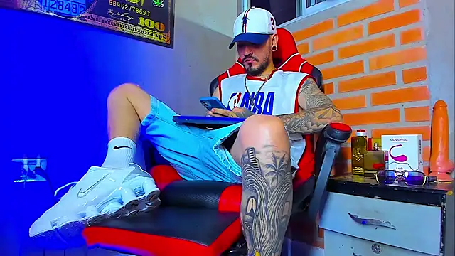 Snapshot of smoker445 chatting on September 17, 11:07 pm smoker445 online show from September 17, 11:07 pm