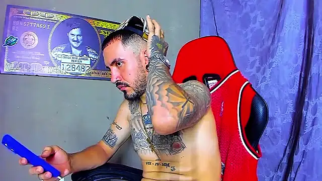 Snapshot of smoker445 chatting on October 29, 12:20 am smoker445 online show from October 29, 12:20 am