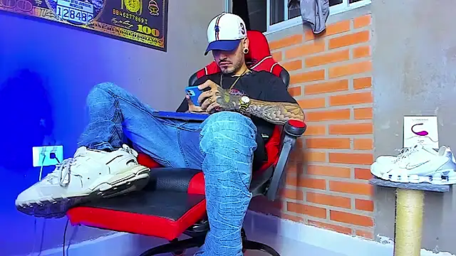 Snapshot of smoker445 chatting on September 28, 12:50 am smoker445 online show from September 28, 12:50 am