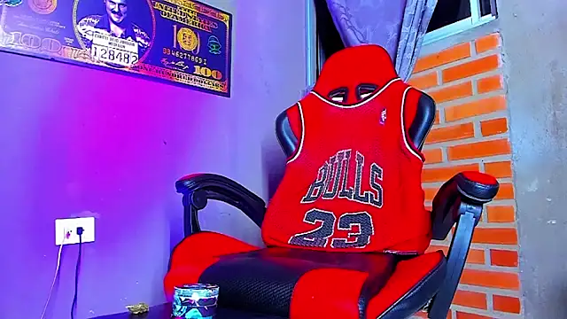 Snapshot of smoker445 chatting on October 27, 12:11 am smoker445 online show from October 27, 12:11 am