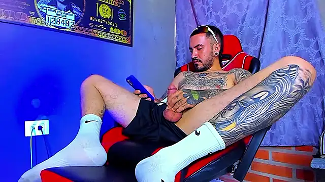 Snapshot of smoker445 chatting on October 31, 7:32 pm smoker445 online show from October 31, 7:32 pm