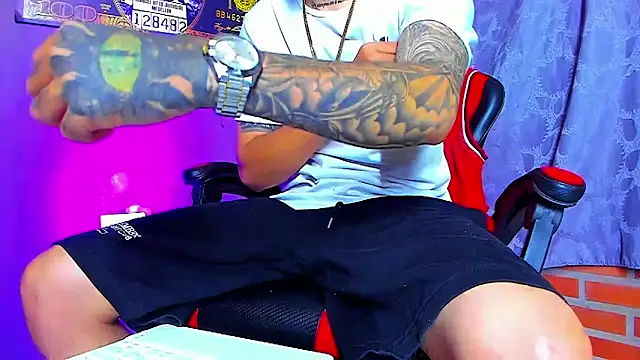 Snapshot of smoker445 chatting on October 30, 7:11 pm smoker445 online show from October 30, 7:11 pm