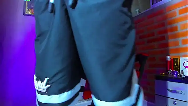 Snapshot of smoker445 chatting on September 19, 12:25 am smoker445 online show from September 19, 12:25 am