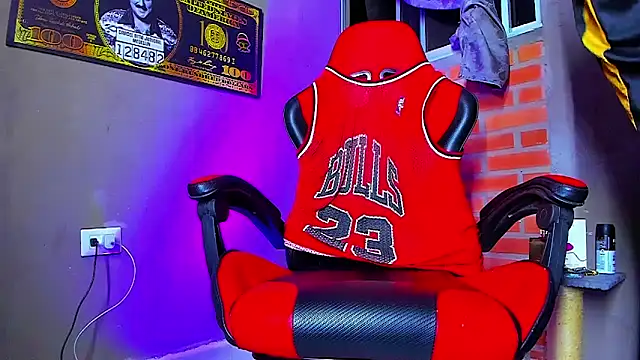 Snapshot of smoker445 chatting on October 11, 2:01 am smoker445 online show from October 11, 2:01 am