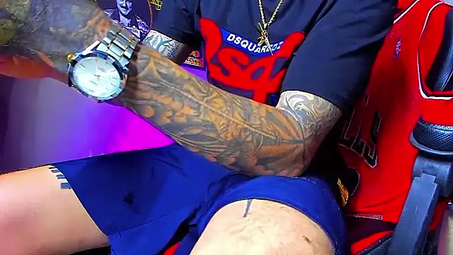 Snapshot of smoker445 chatting on October 14, 1:28 am smoker445 online show from October 14, 1:28 am