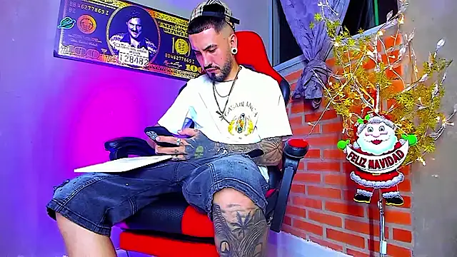 Snapshot of smoker445 chatting on November 25, 1:06 am smoker445 online show from November 25, 1:06 am