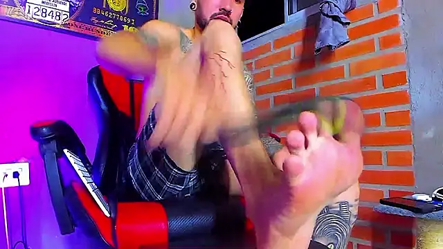 Snapshot of smoker445 chatting on November 23, 2:32 am smoker445 online show from November 23, 2:32 am