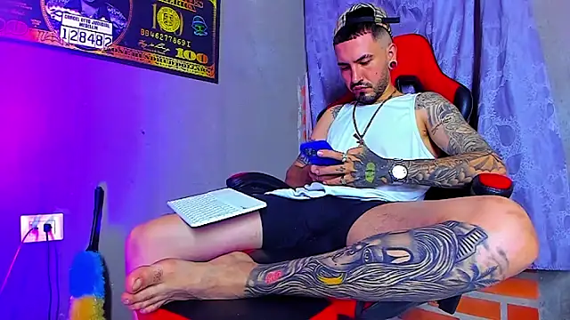 Snapshot of smoker445 chatting on November 19, 3:50 am smoker445 online show from November 19, 3:50 am